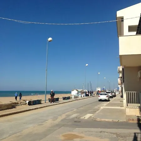 Lungomare Lanterna 90 *