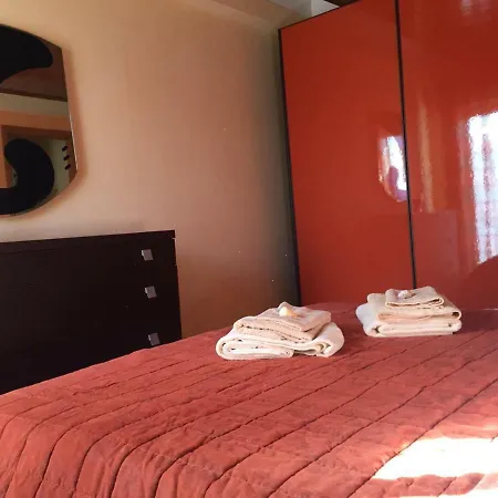 Lungomare Lanterna 90 *